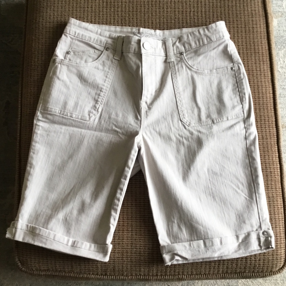Gloria Vanderbilt Preppy‎ Cream Bermuda Shorts